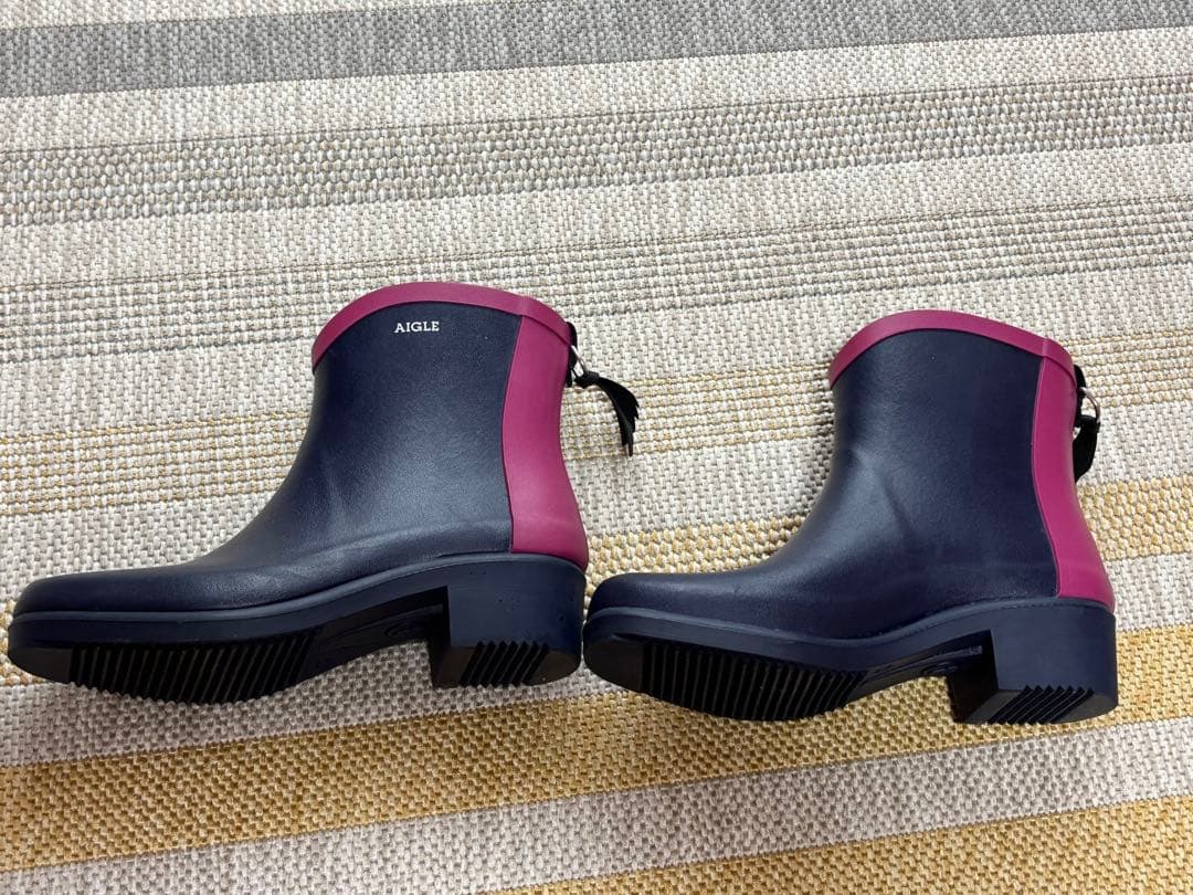 AIGLE ネイビー/ピンク ショートレインブーツ
