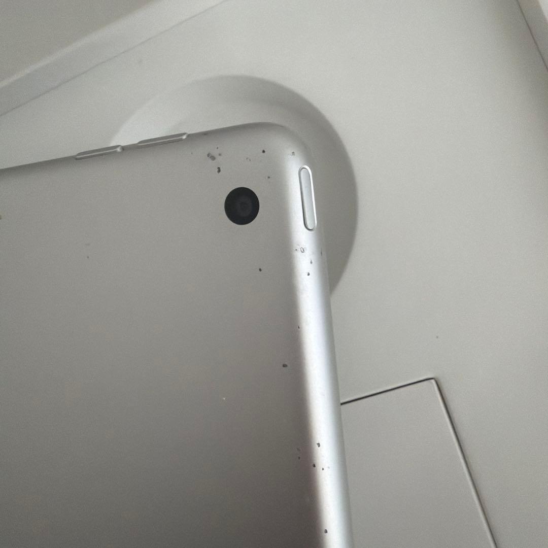 Apple iPad 第7世代 128GB WiFiモデル シルバー 本体