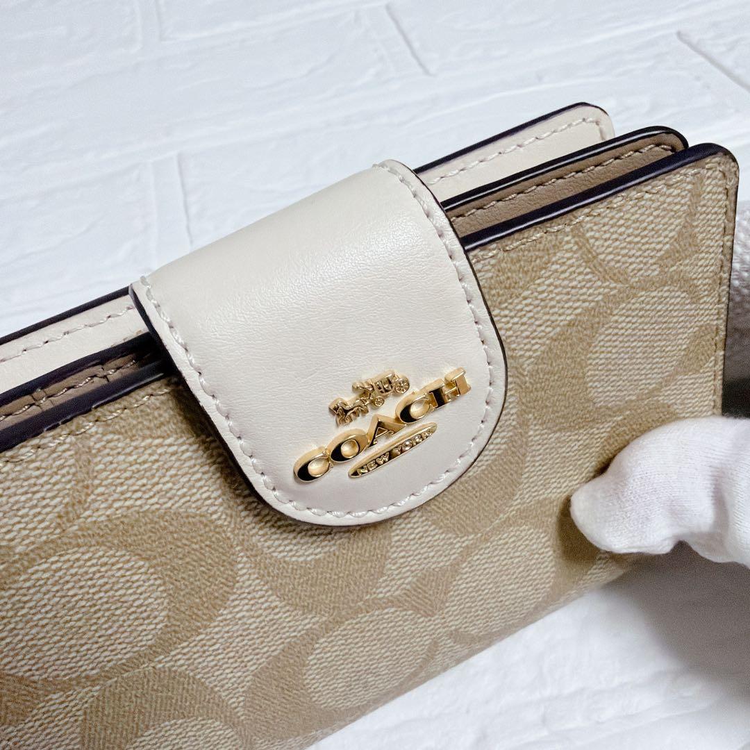 コーチ 二つ折り財布 シグネチャー ベージュ 白 coach