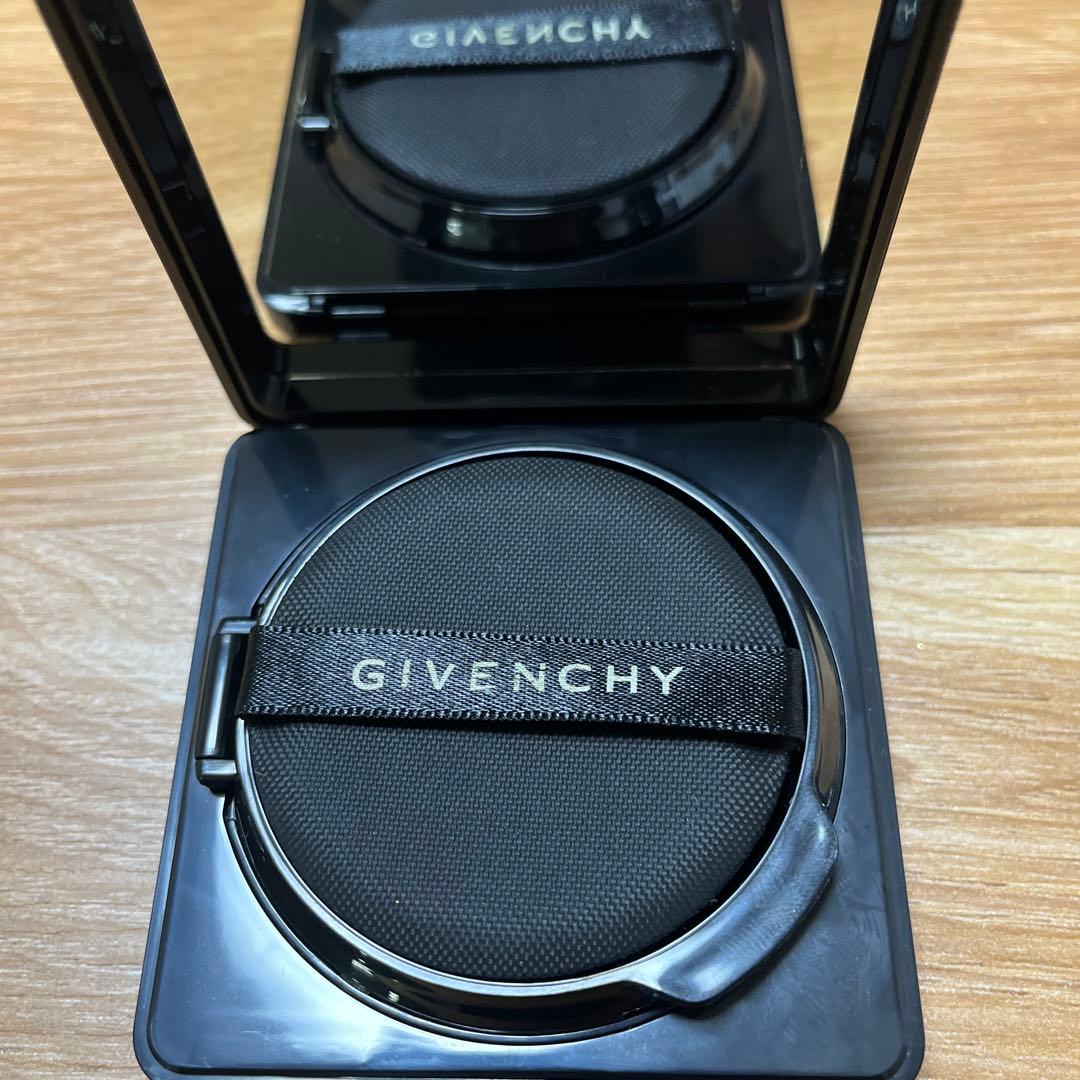 GIVENCHY ソワン ノワール UV コンパクト