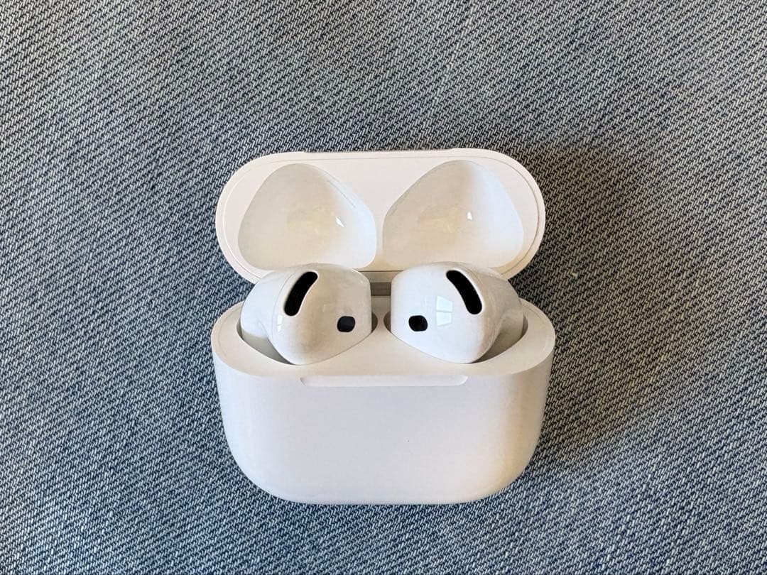 【美品】 Airpods 4 ノイズキャンセリング付き