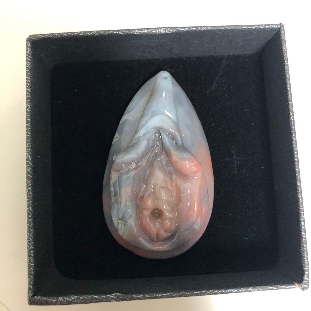 縁結び 女陰 ヌードメノウ 生命の源 女性器 趣味 天然石 瑪瑙 彫り物D5