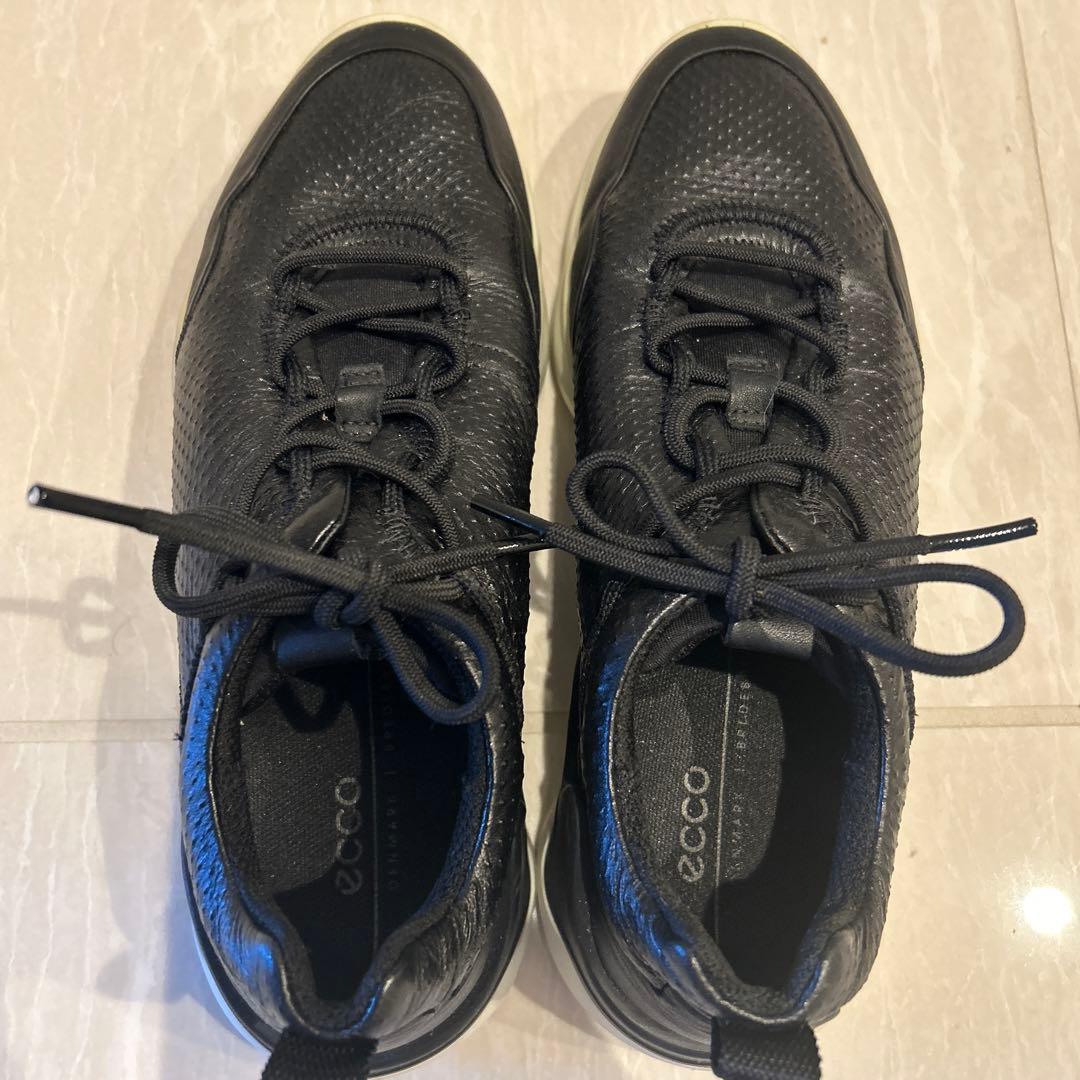 【美品】ECCO 黒 スニーカー 合成皮革　37（23.5）