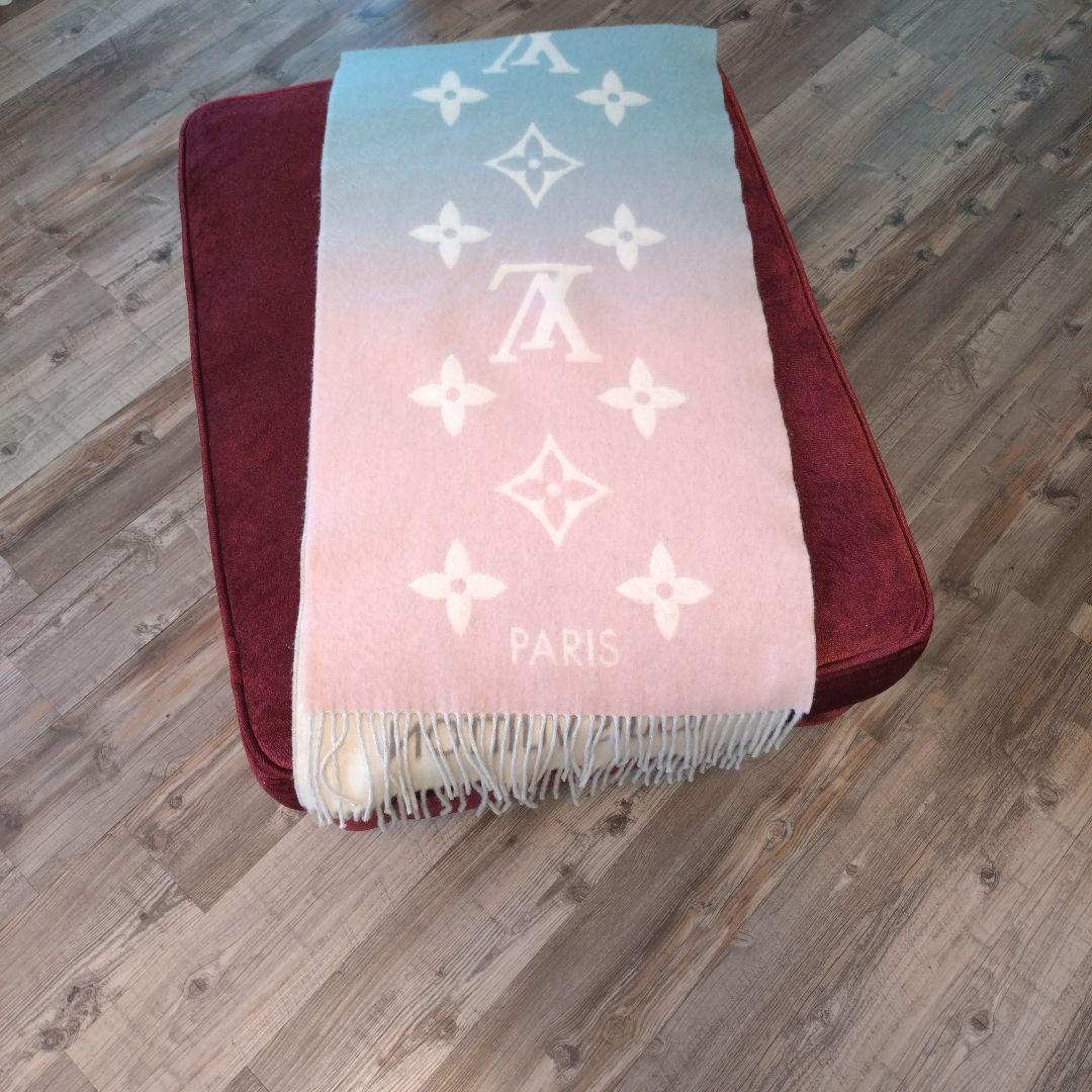 LOUIS VUITTON ロゴ入りストール