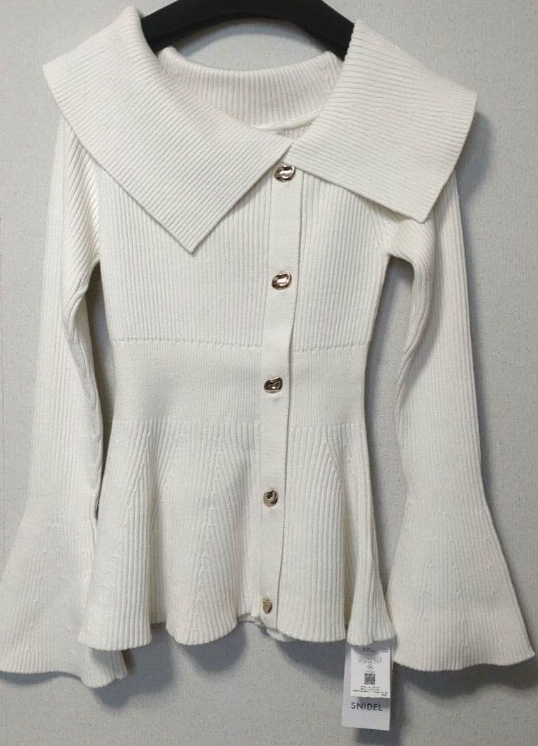 実物写真掲載 即完 SNIDEL ペプラムニットプルオーバー