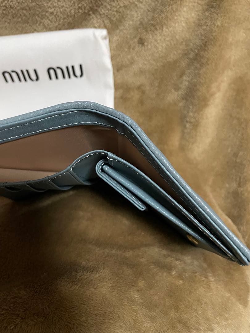 MIU MIU ミュウミュウ マテラッセ ノベルティー二つ折り財布 ブルー
