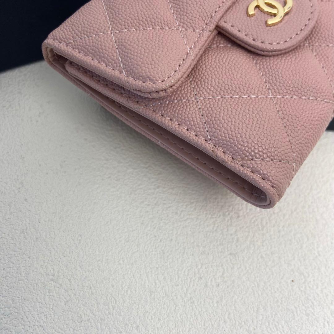 CHANEL キルティングデザインピンクレザー三つ折り財布カード　ファスナー