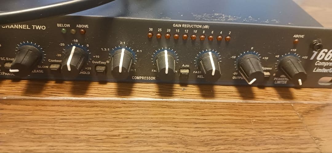 dbx166XL ステレオコンプレッサー、リミッター