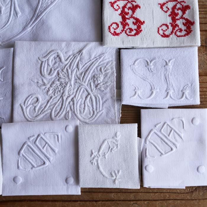 【3】たくさん 12枚！フランス アンティーク 手刺繍 イニシャル 端切れ