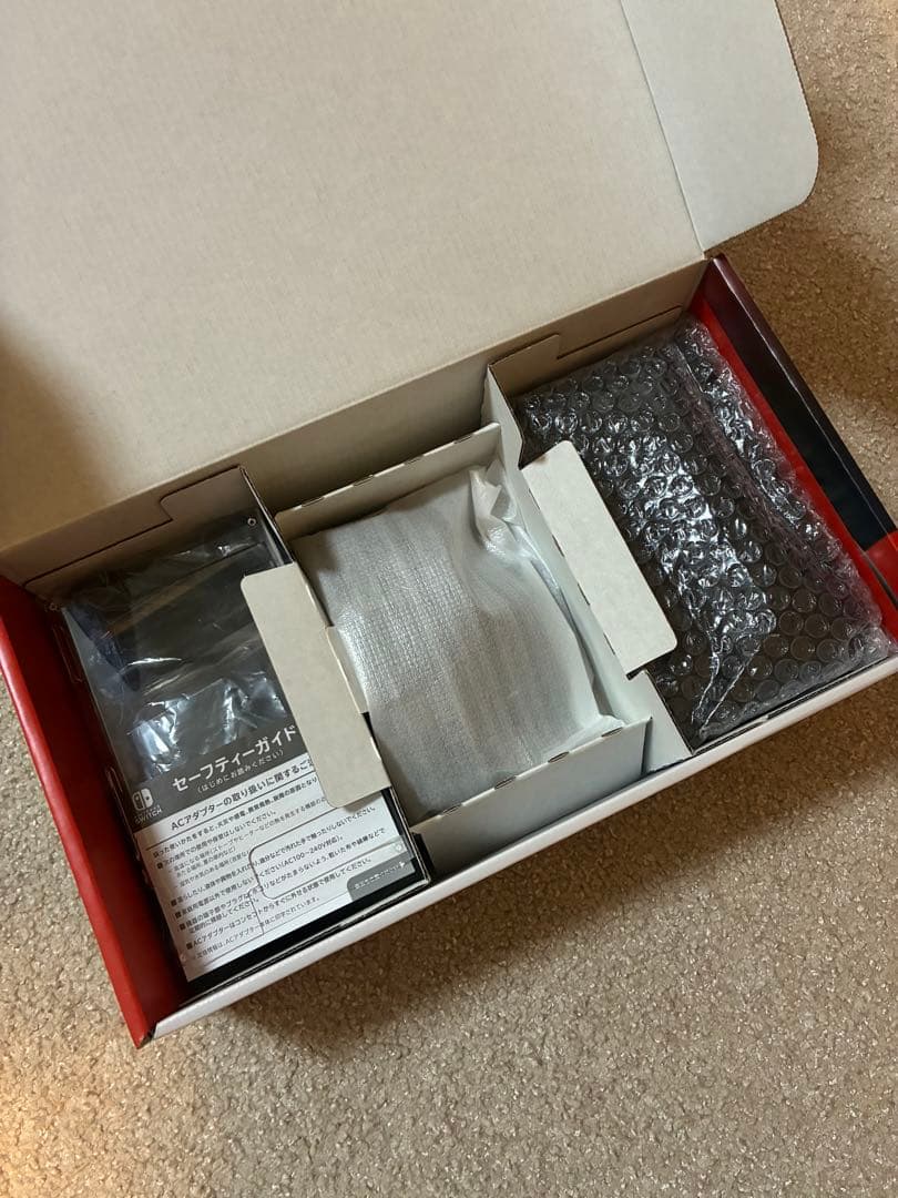 【美品】Nintendo Switch 本体 ＋ 保護フィルム・ケースを追加