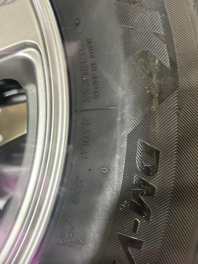 バリBLIZZAK DM-V2 スタッドレスタイヤ2018 175/80R15