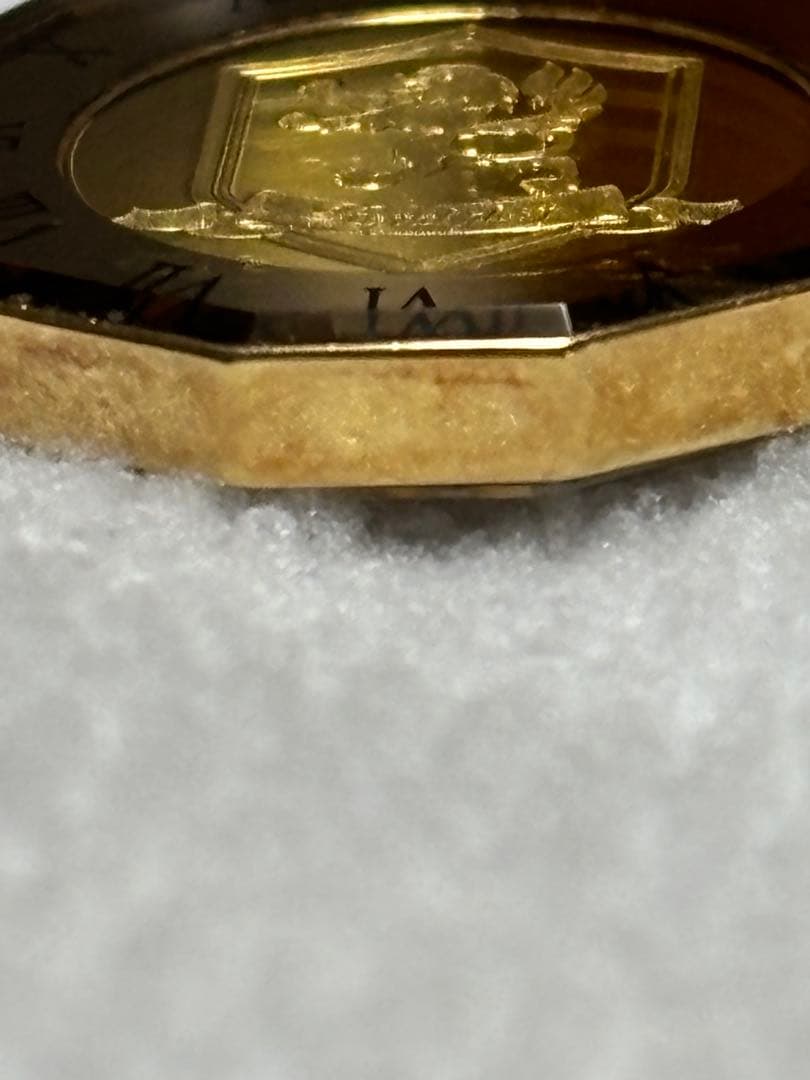 24kクラウンペンダント1/25オンス ローマ数字はガラスです