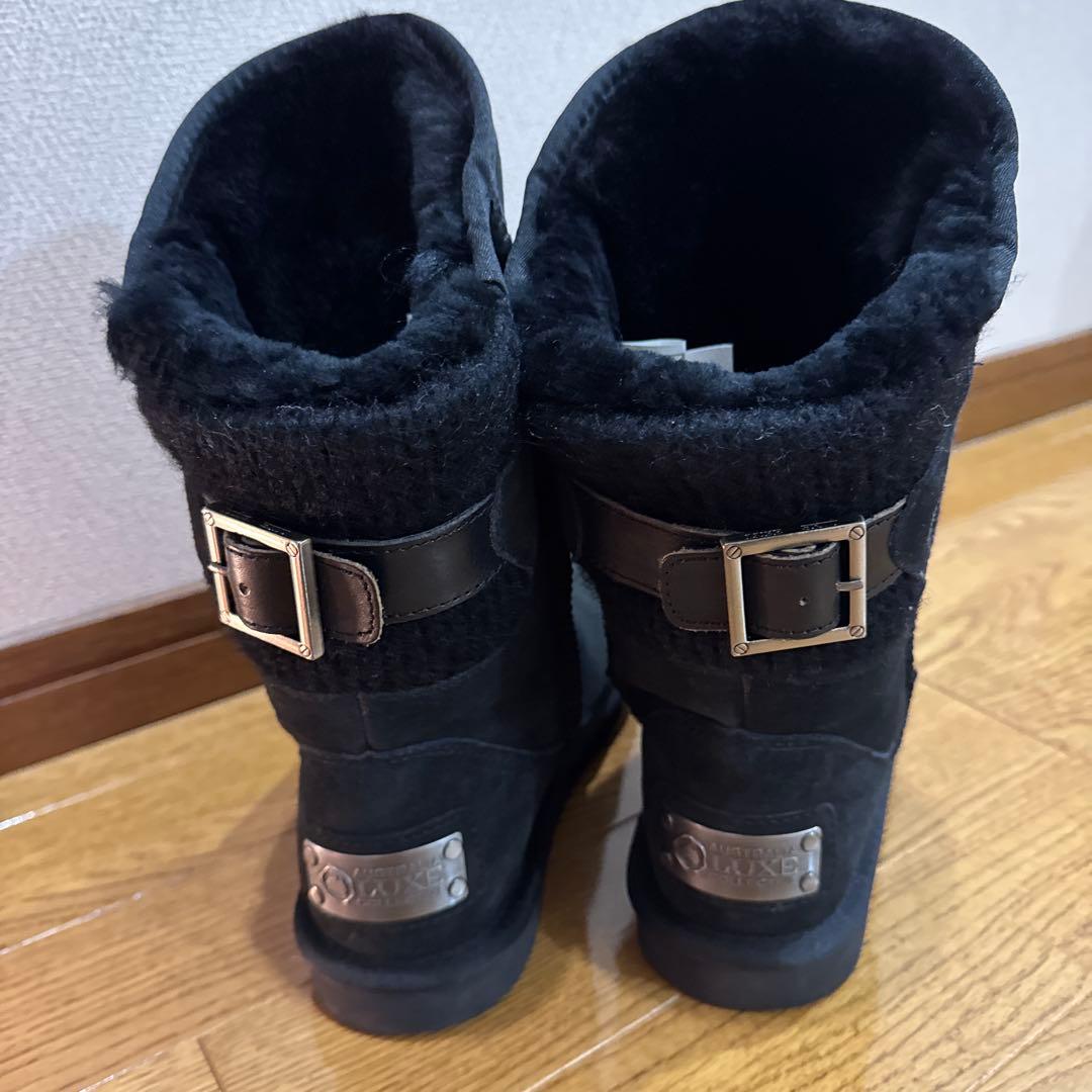 ブラック ムートンブーツ バックル付き