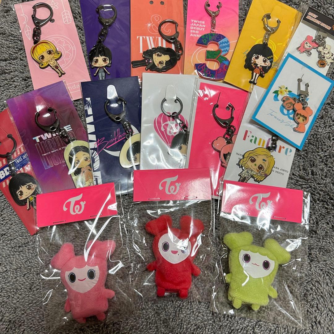 twice 缶バッジ ピンバッジ キーホルダー