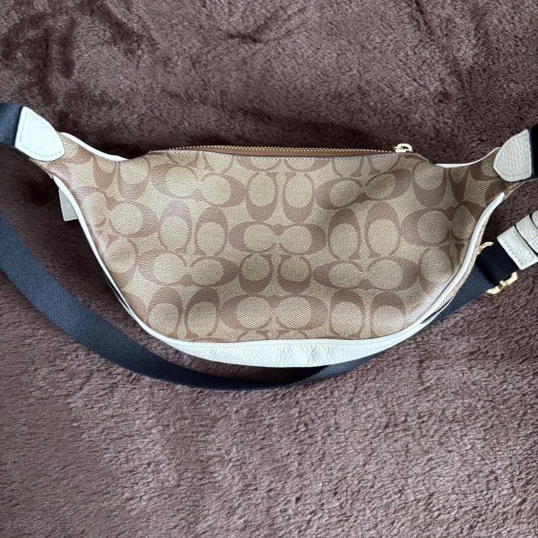 COACH ボディバッグ・ウエストポーチ ベージュ・ホワイト