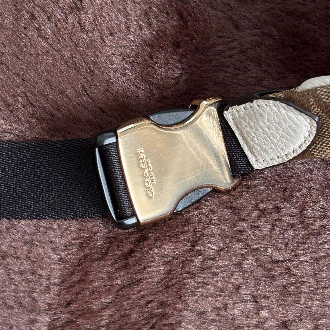 COACH ボディバッグ・ウエストポーチ ベージュ・ホワイト