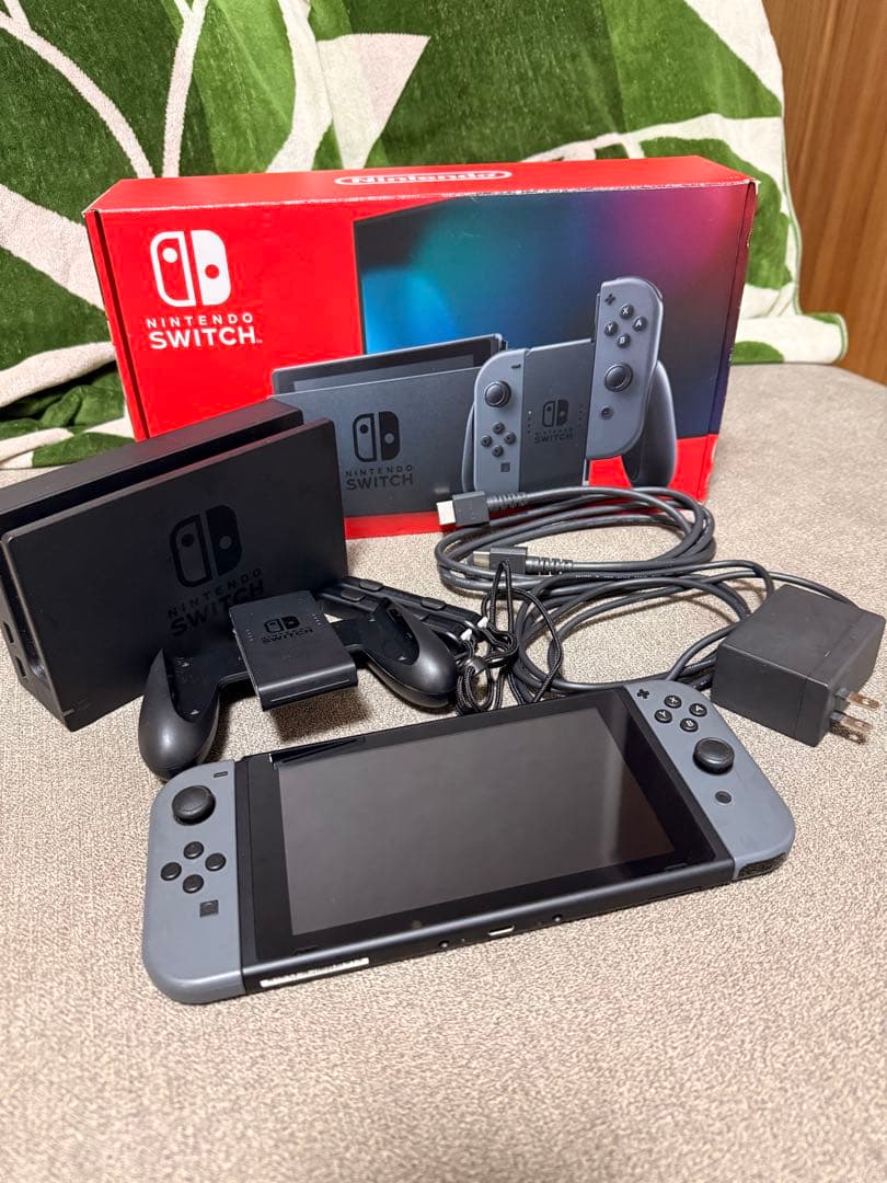 【大人気】Nintendo Switch 本体　美品 動作確認済み
