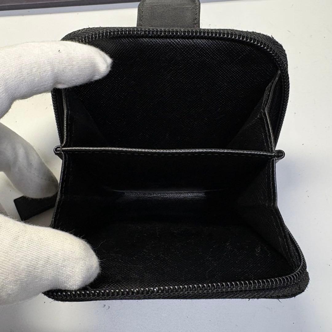 プラダ　ラウンドファスナー三角ロゴプレート　テスートナイロン　2つ折り財布