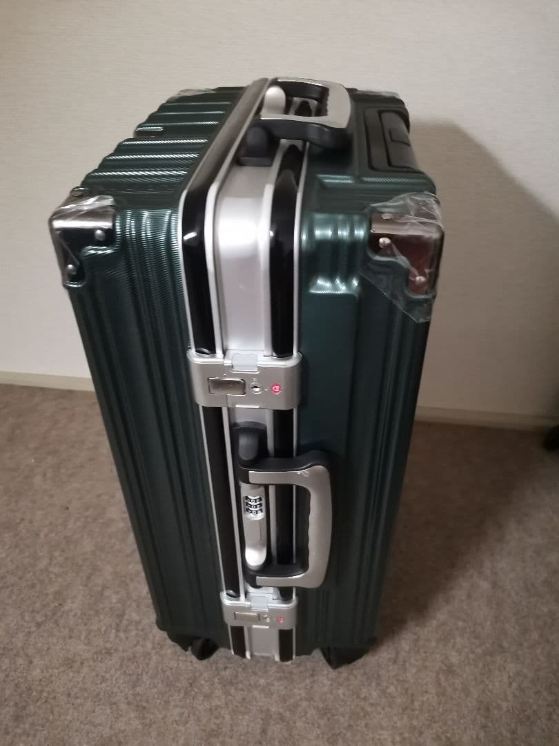 軽量24・26インチ旅行用スーツケース2点セット。