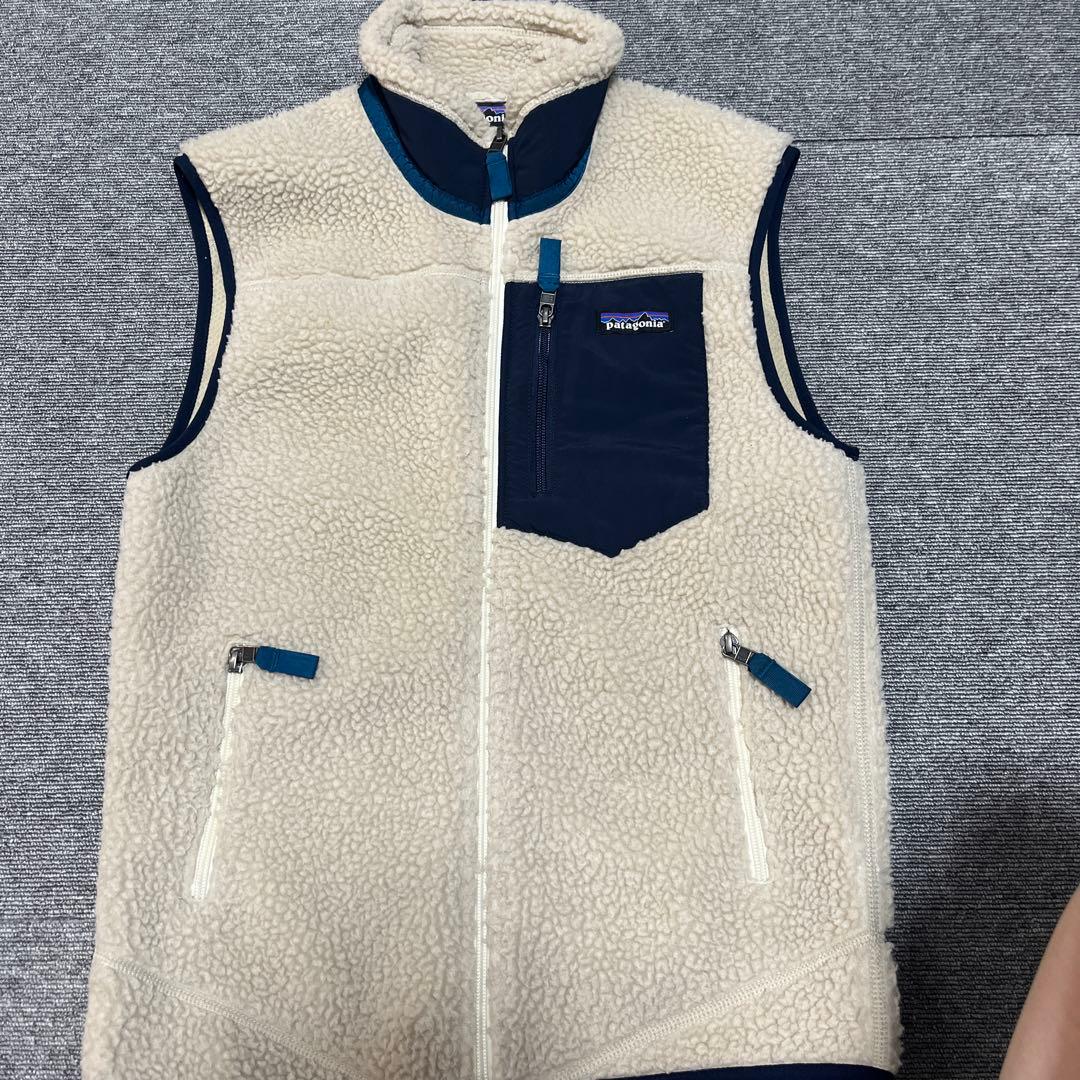 patagonia フリースベスト アイボリー/ネイビー