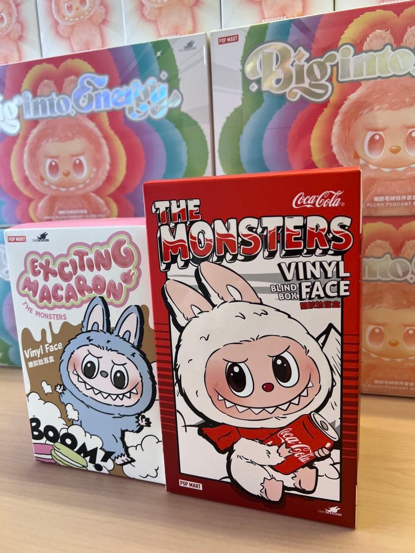 新品・2点セットPOPMART LABUBU マカロン ＆ コカ・コーラ ラブブ