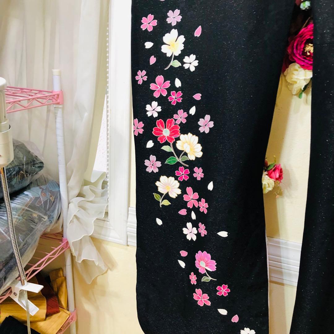 正絹振袖❤️人気黒地ラメキッラキラ煌びやか⭐︎桜舞い散る可憐金彩⭐︎暈し優しい銘品