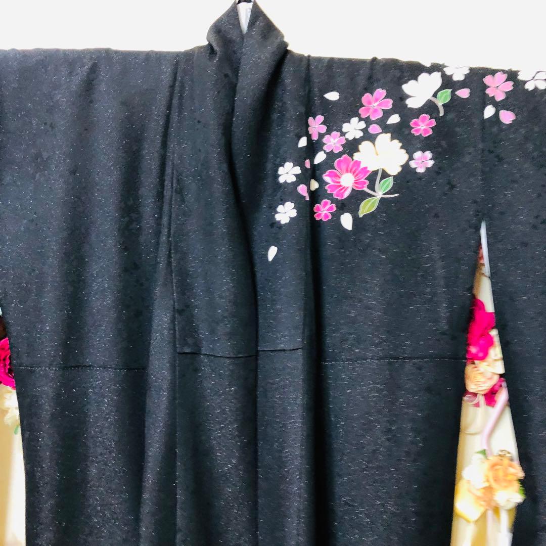 正絹振袖❤️人気黒地ラメキッラキラ煌びやか⭐︎桜舞い散る可憐金彩⭐︎暈し優しい銘品