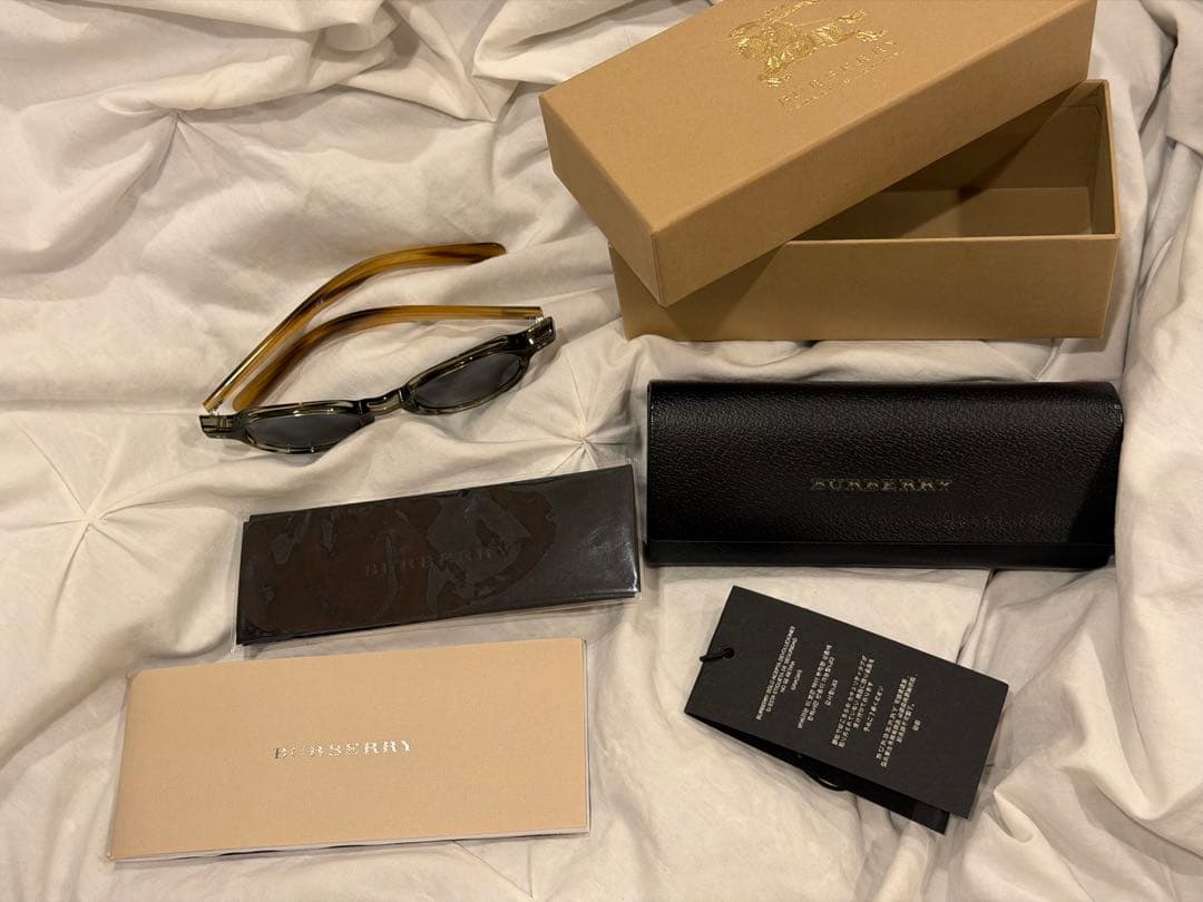Burberry ブラウンラウンド型サングラス