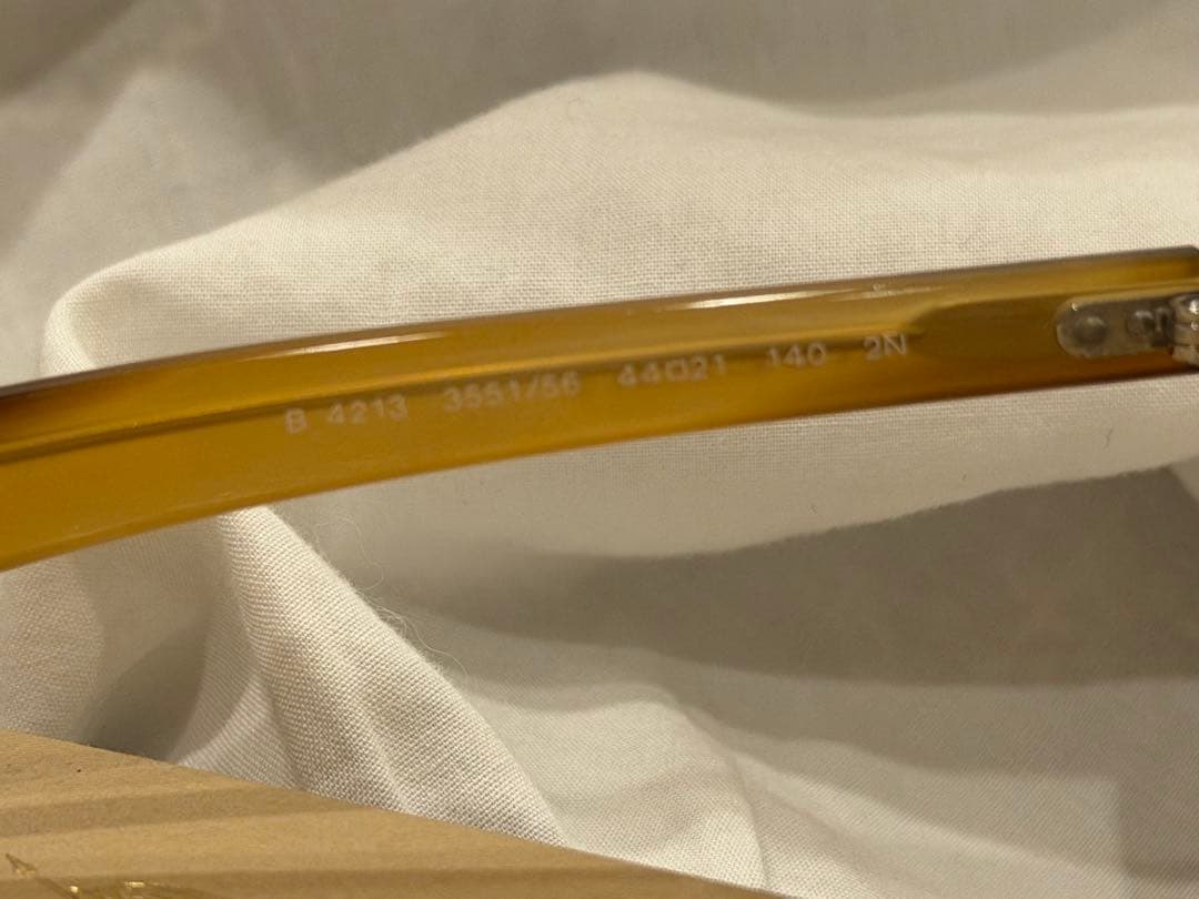 Burberry ブラウンラウンド型サングラス