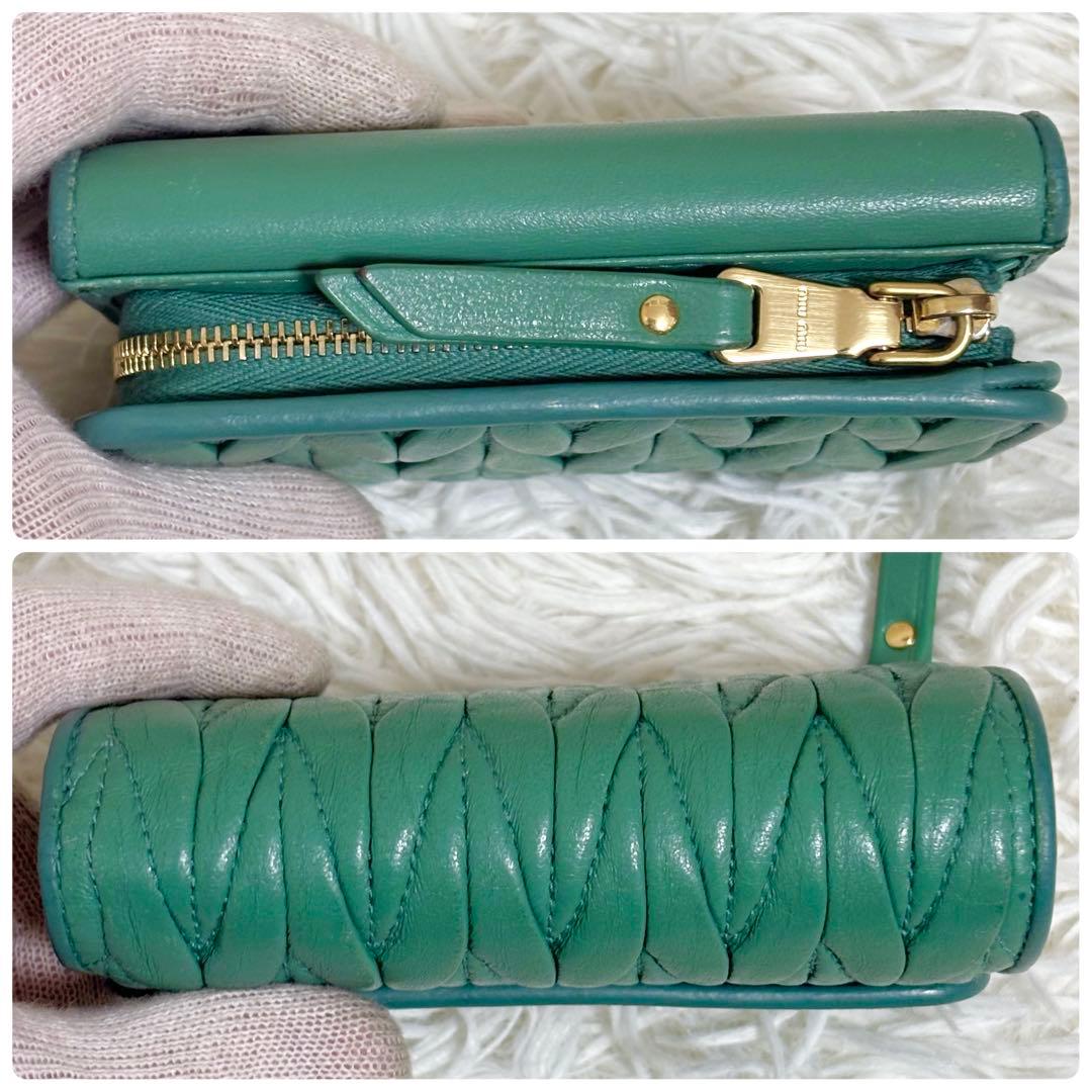 美品✨ミュウミュウ 現行 三つ折り財布 マテラッセ　ロゴ　緑 RFID 箱付き