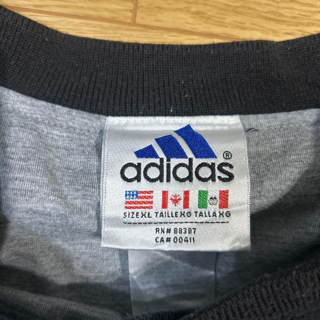 adidas プルオーバー　万国タグ