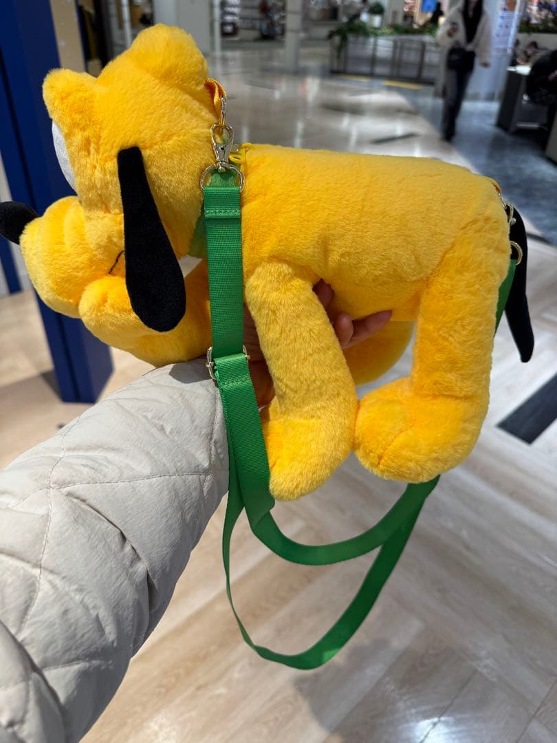 ディズニーストア プルート マルチポシェット ぬいぐるみ風 手ぶらGoods