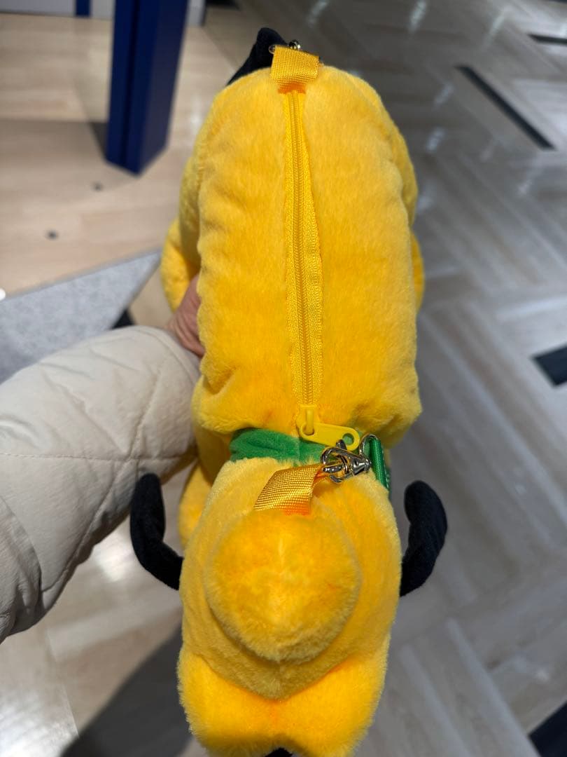 ディズニーストア プルート マルチポシェット ぬいぐるみ風 手ぶらGoods