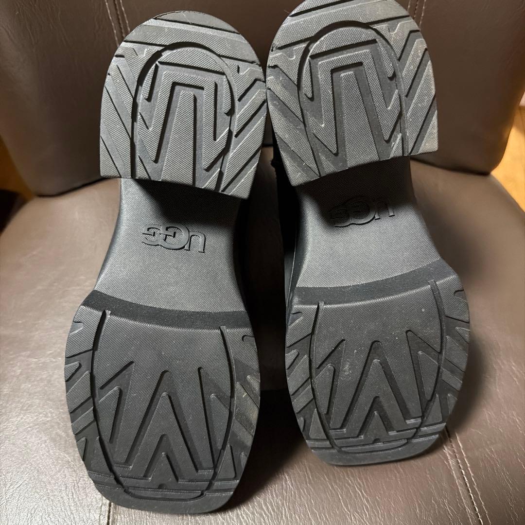 UGG ブラック 厚底ショートブーツ