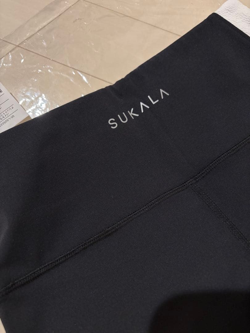 SUKALA バイカラーアシンメトリーレギンス　ブラック　Sサイズ