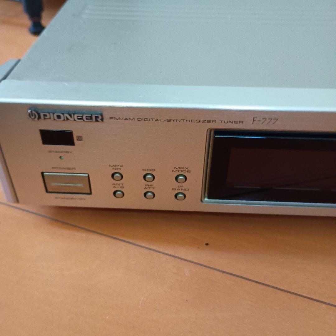 パイオニア F-777 DIGITAL SYNTHESIZER TUNER