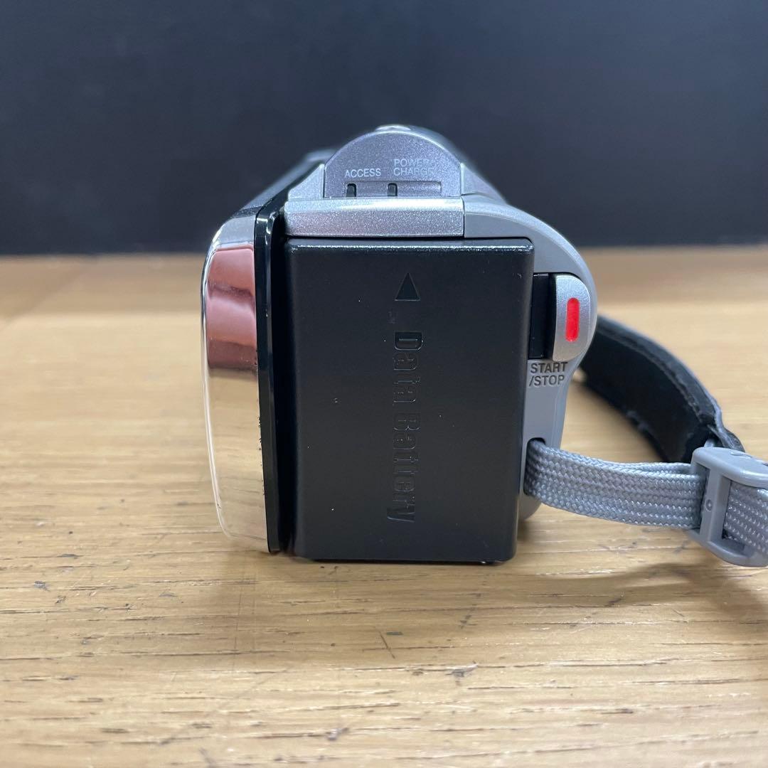 動作品 JVC GZ-E750 シルバー ハンディカム ビデオカメラ