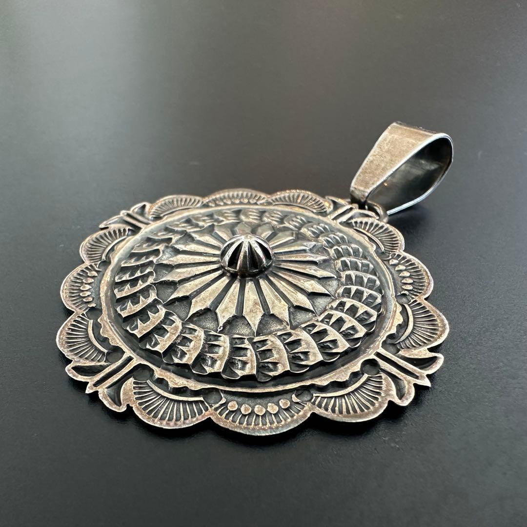 Navajo Sunshine Reeves スタンプワーク ペンダントトップ