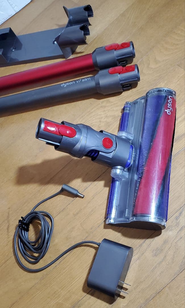 Dyson　 V7　掃除機　レッド系　ダイソン　清掃除菌済み　家電品　訳あり！