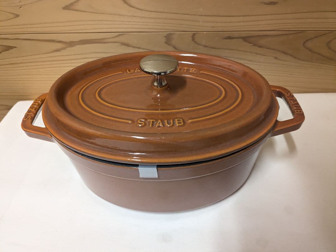 Staub　ストウブ　オーバル　23cm　シナモン　ココット　両手　鍋　調理