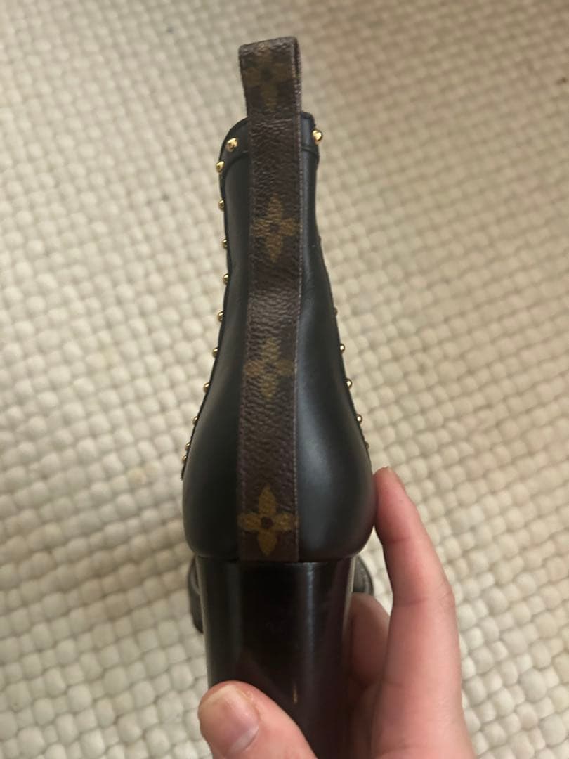 最終価格‼️ルイビィトン　スタッズ付き黒レザーブーティ