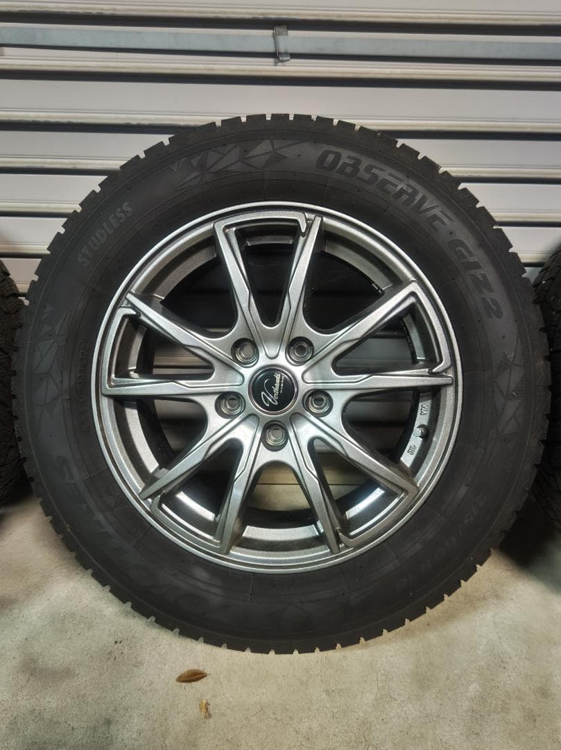 スタッドレスタイヤ TOYO215/60R16 OBSERVE GIZ2