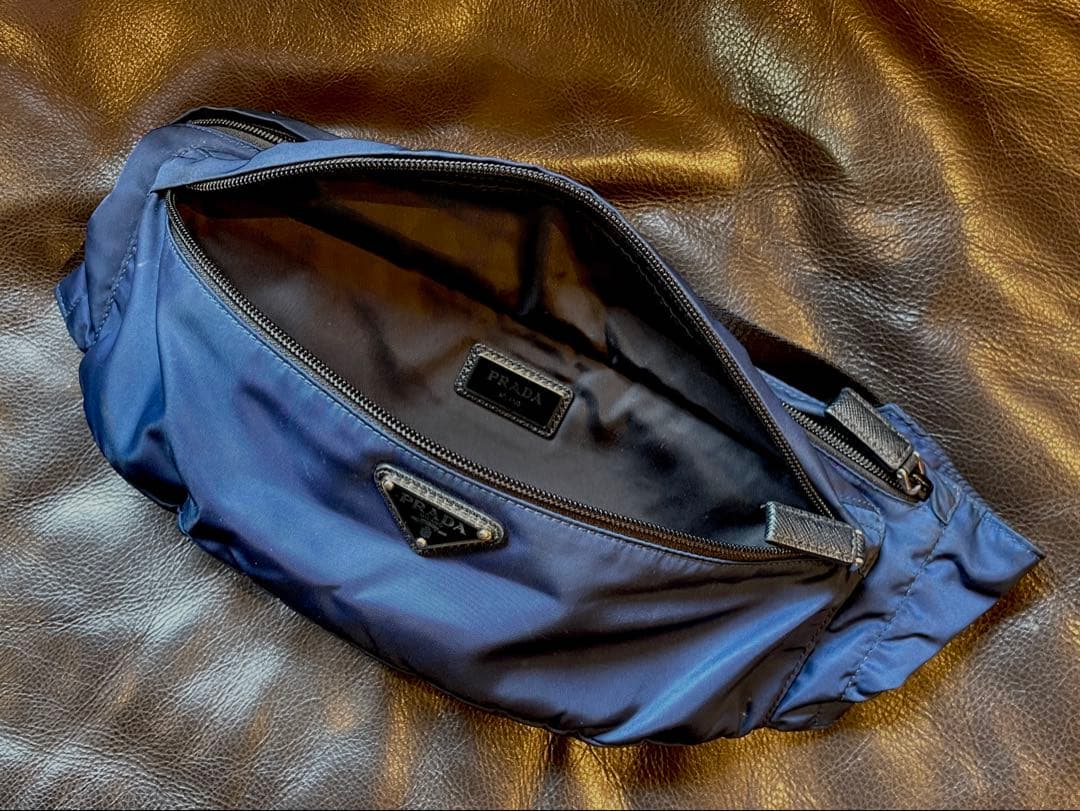 PRADA ボディバッグ