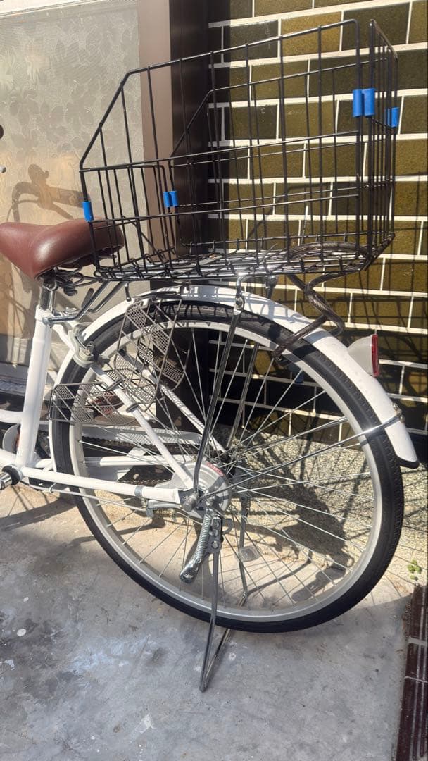 リリー 新しい自転車（8ヶ月前に購入）。八尾での直接引き取りのみ。