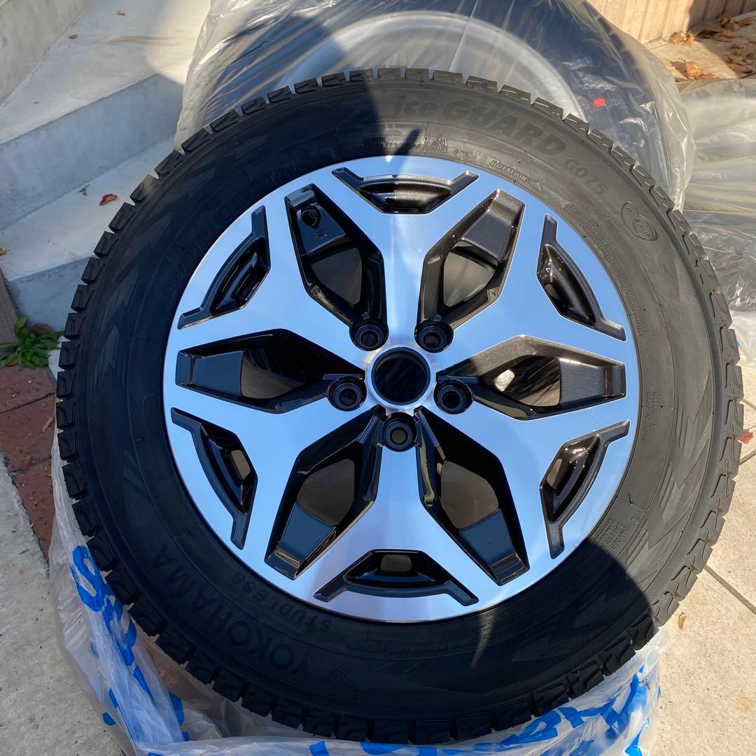 マロ　未使用　スバル　17インチ スタッドレスタイヤ 225/60R17