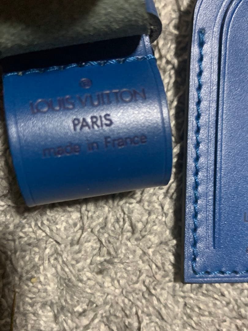 LOUIS VUITTON ネームタグ 青　美品　人気のブルー