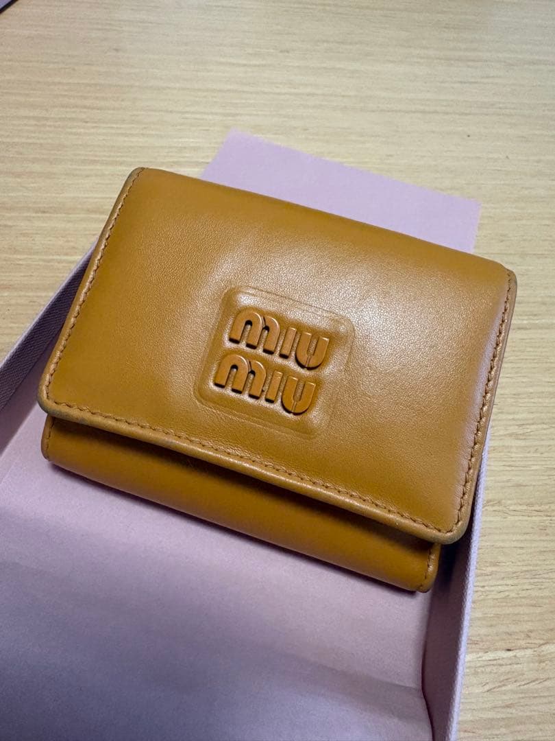 miu miu 三つ折り財布 オレンジ
