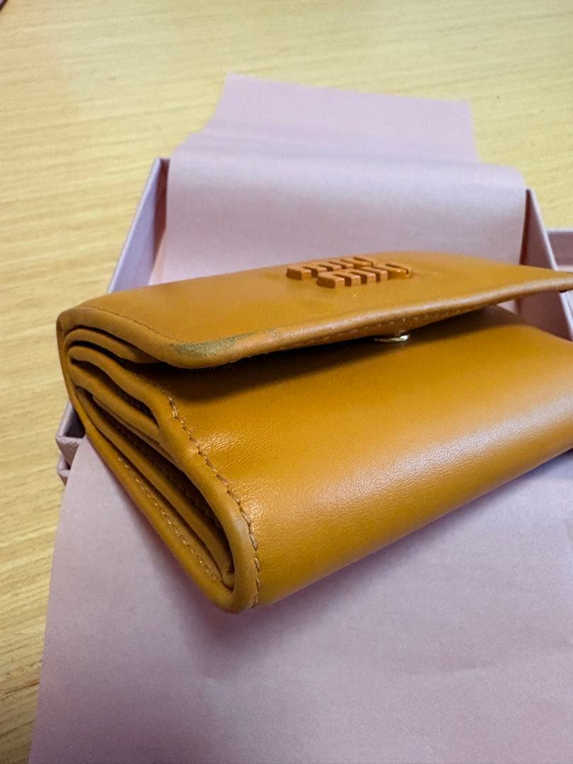 miu miu 三つ折り財布 オレンジ