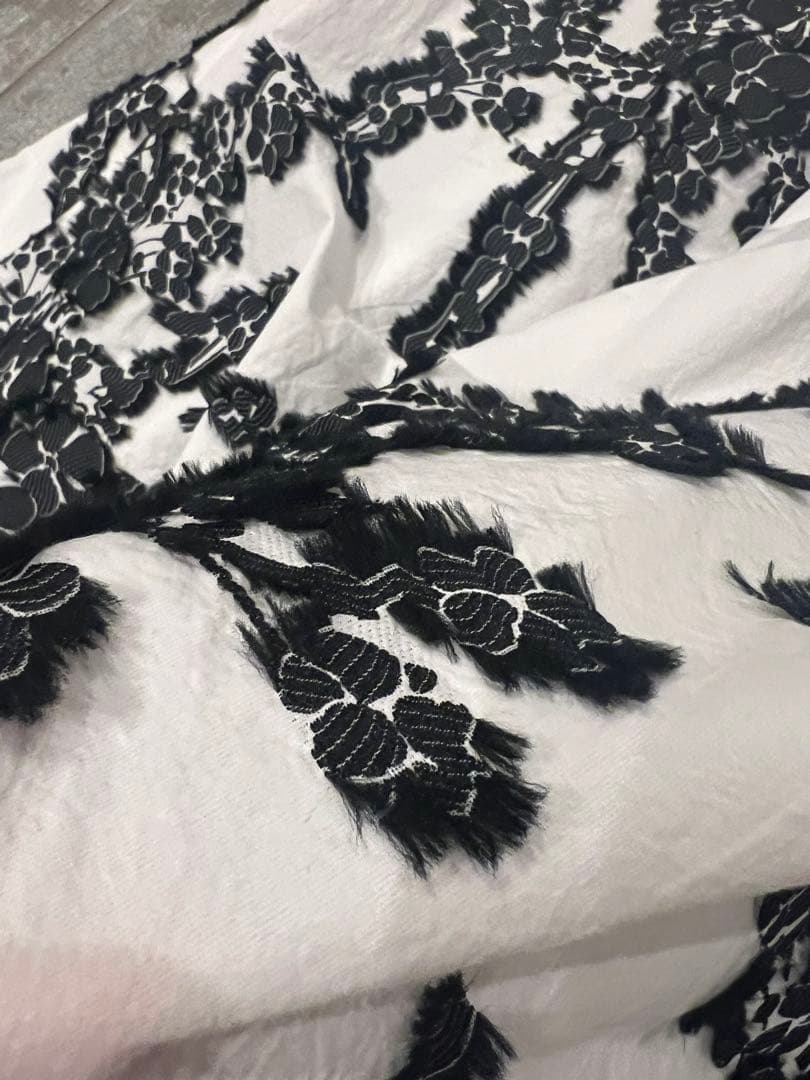 #セタイチロウ　花柄刺繍 半袖ひざ丈ワンピース