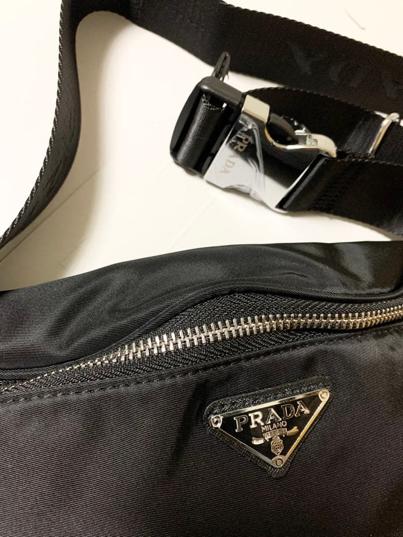 PRADA ブラック ボディバッグ　レア！ノベルティ中古品
